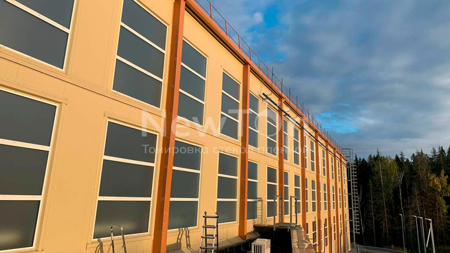 Тонировка фасада здания пленкой в ФОК при Санатории «Круглое озеро»