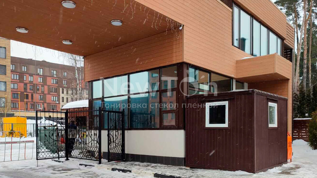 Тонировка фасада в коттеджном поселке Опалиха в Красногорске