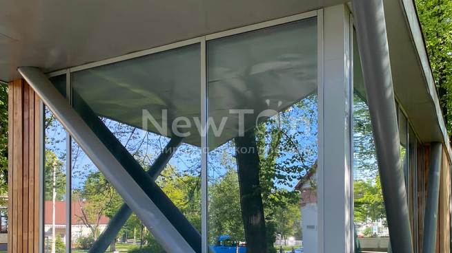 Тонировка панорамных окон пленкой в здании на ВДНХ