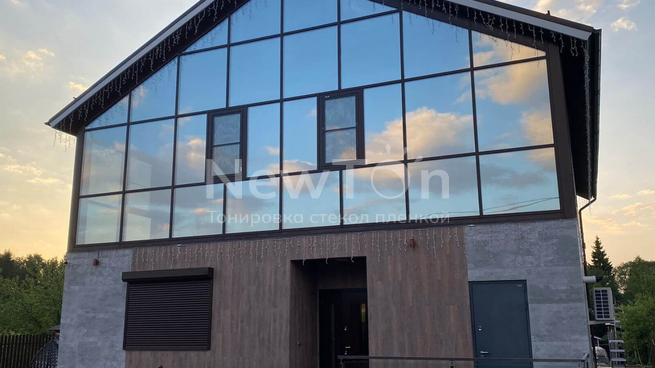 Тонировка пленкой фасада загородного дома в СНТ в Солнечногорском р-не МО