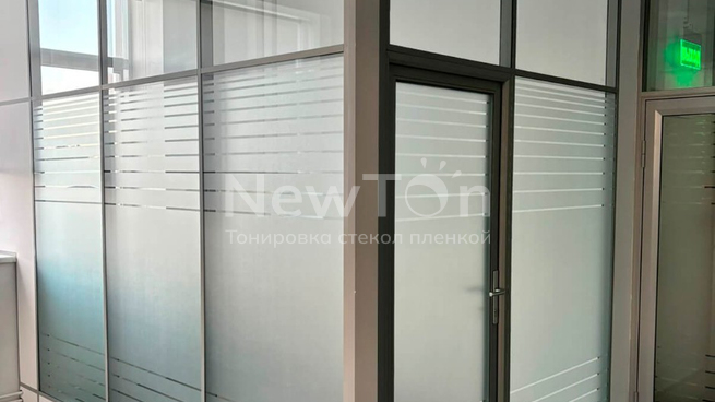 Тонировка пленкой перегородок в бизнес-центре в Москве